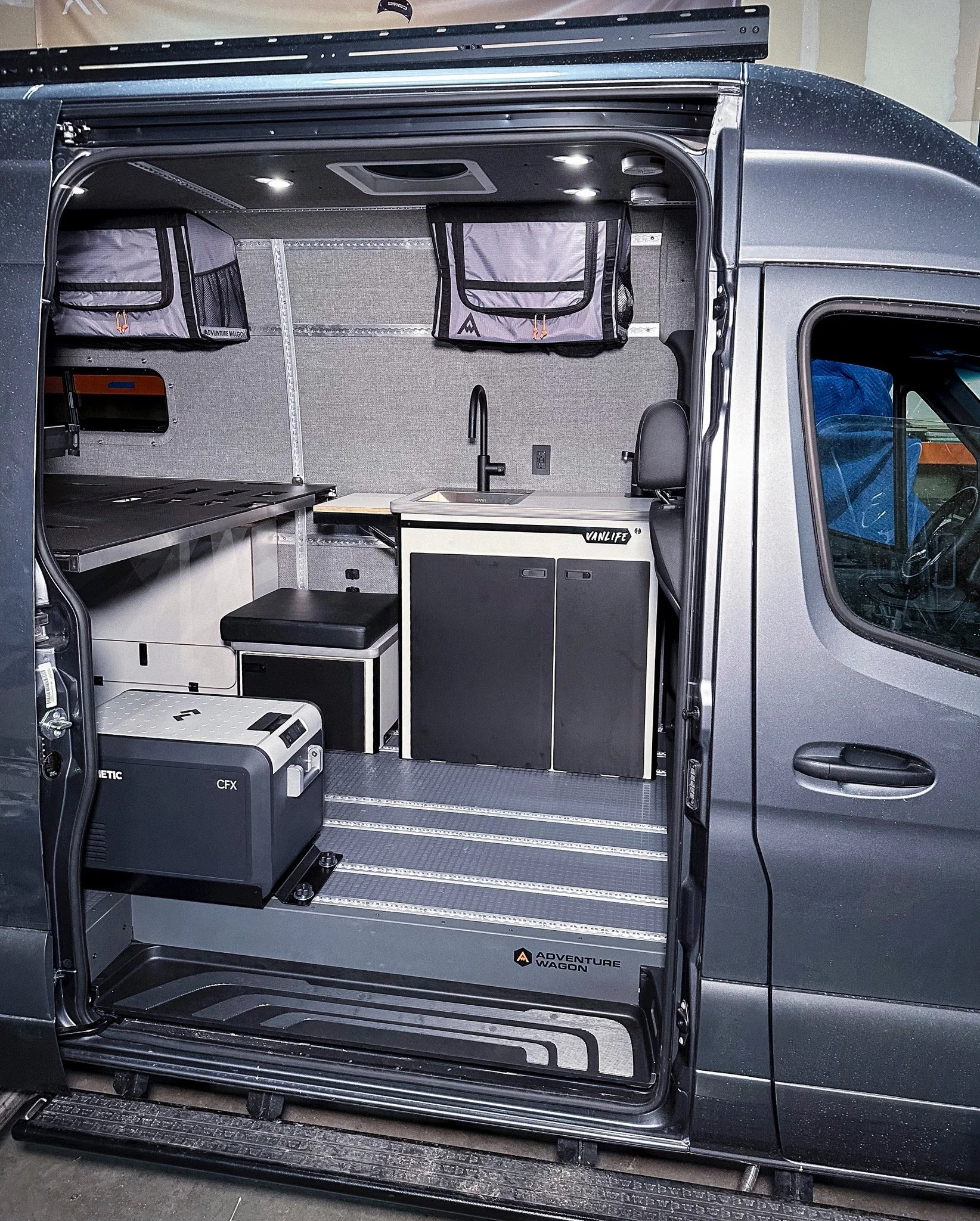 COLONISTA × VAN LIFE SUPPLY ChexVanz